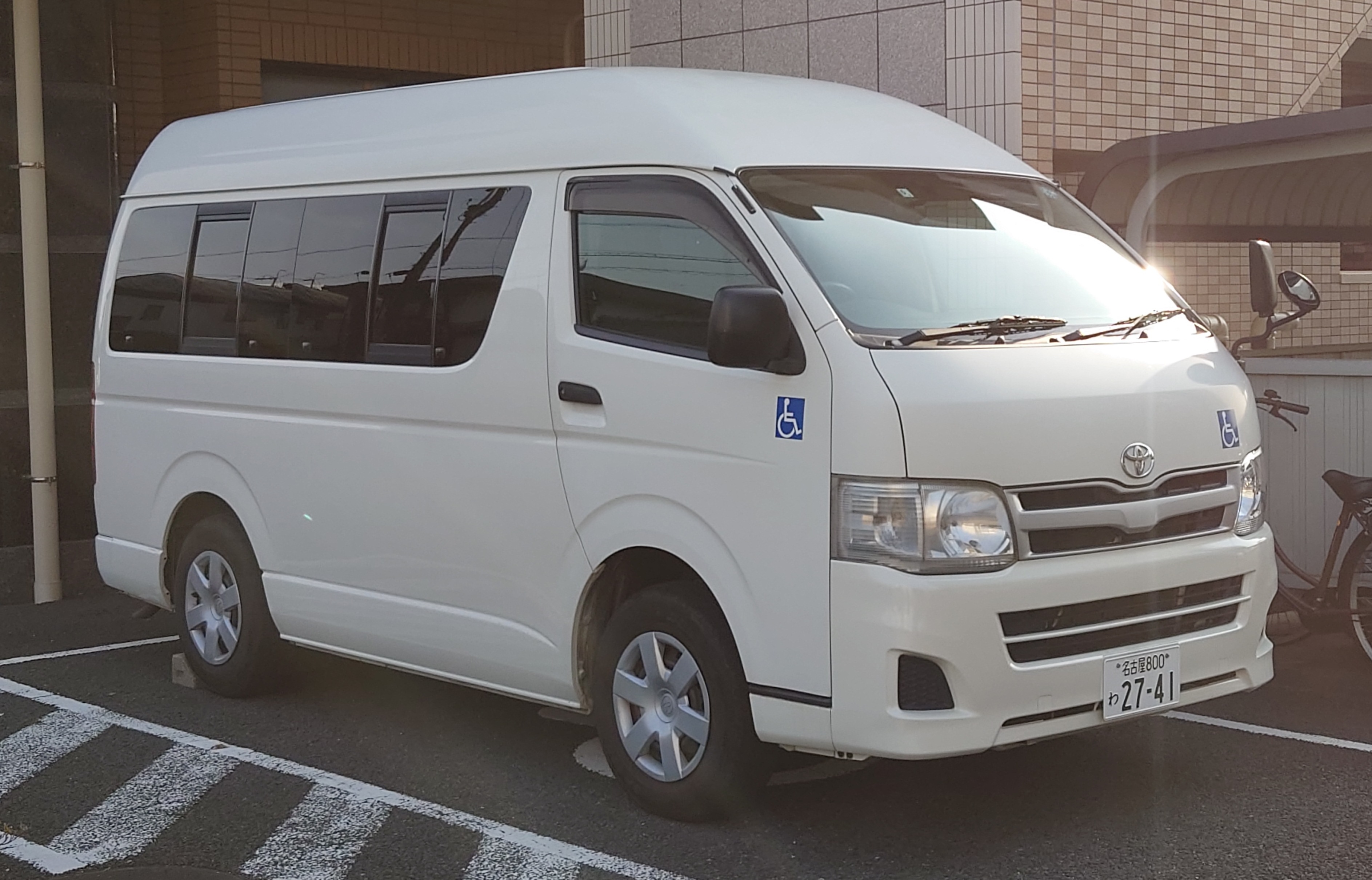 ハイエースタイプのバンの参考写真
